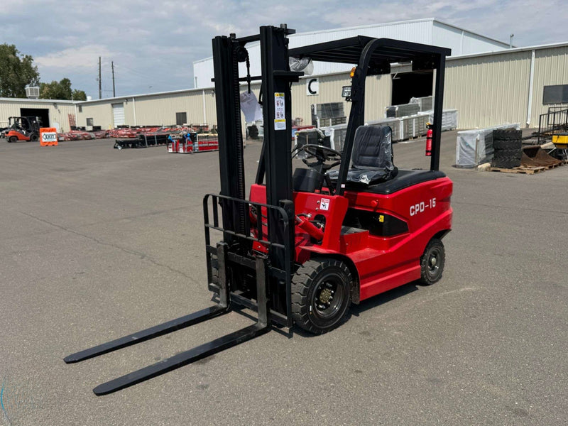 SD LANCH SDLOOL CPD-15 ForkLift  - Inquire for shipping quote